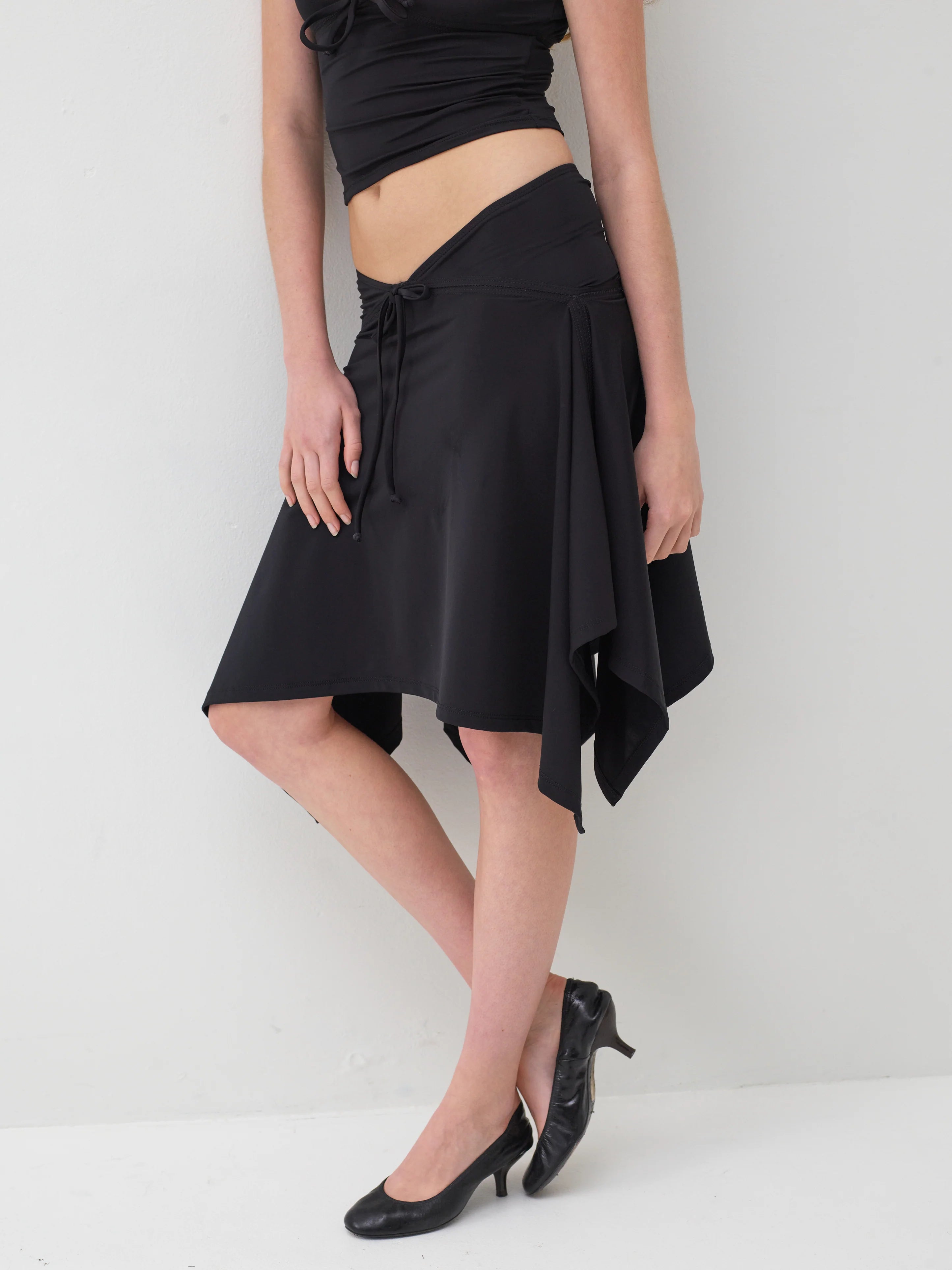 Emily Watson - Midi Handkerchief Bowtie Skirt - Black