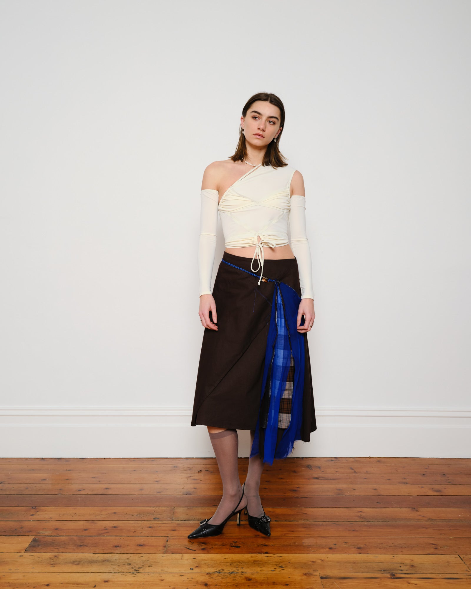 EMILY WATSON -Single Off-Shoulder Tank with Detached Sleeves Pearl