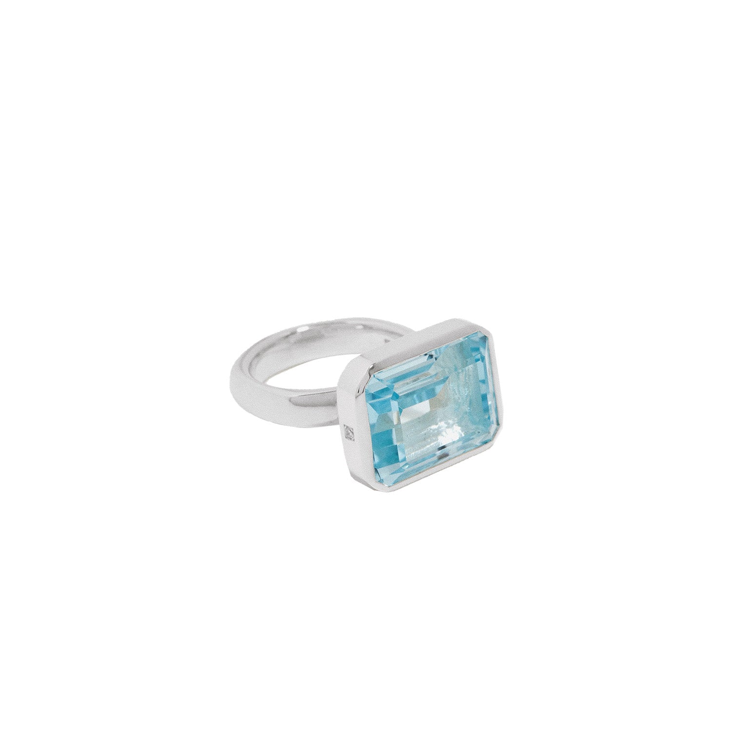 laura miers bezel set emerald cut light blue topaz gemstone ring in sterling silver