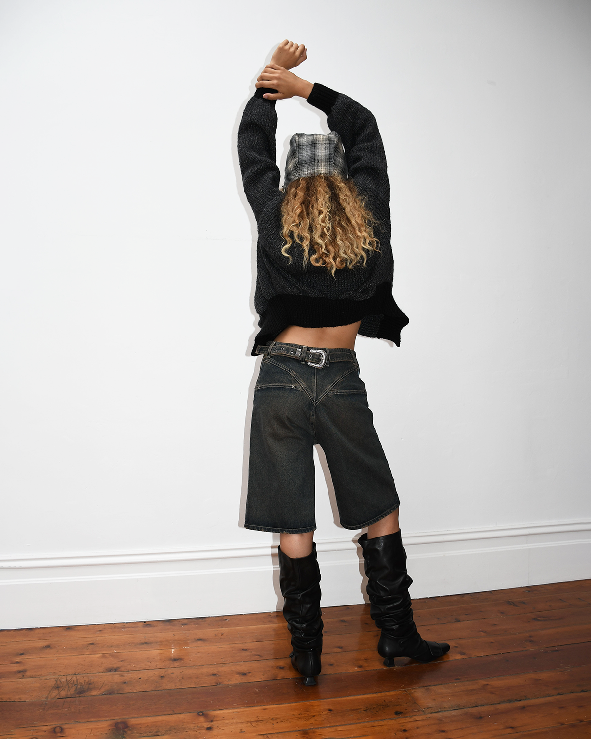 Kahe - Back Buckle Short - Indigo Fade