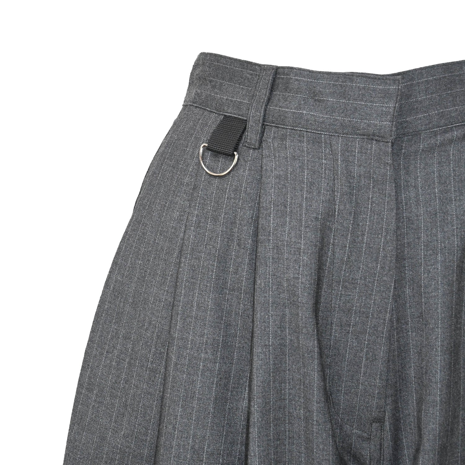 detail of D-ring on front of ESS.BEE charcoal pin-stripe wide leg pleated shorts 