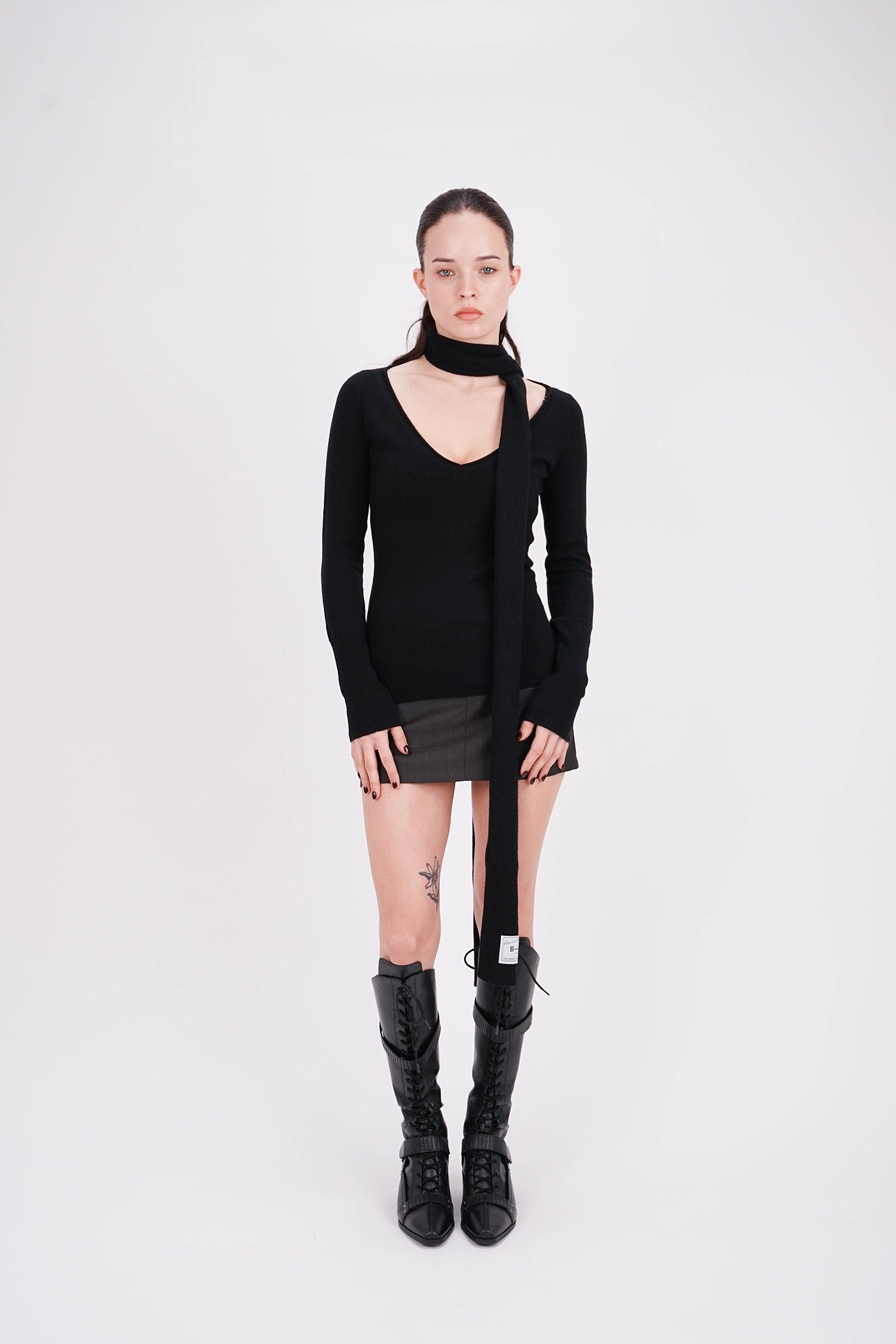 Be Right Back - Isadora Duncan Scarf - Black