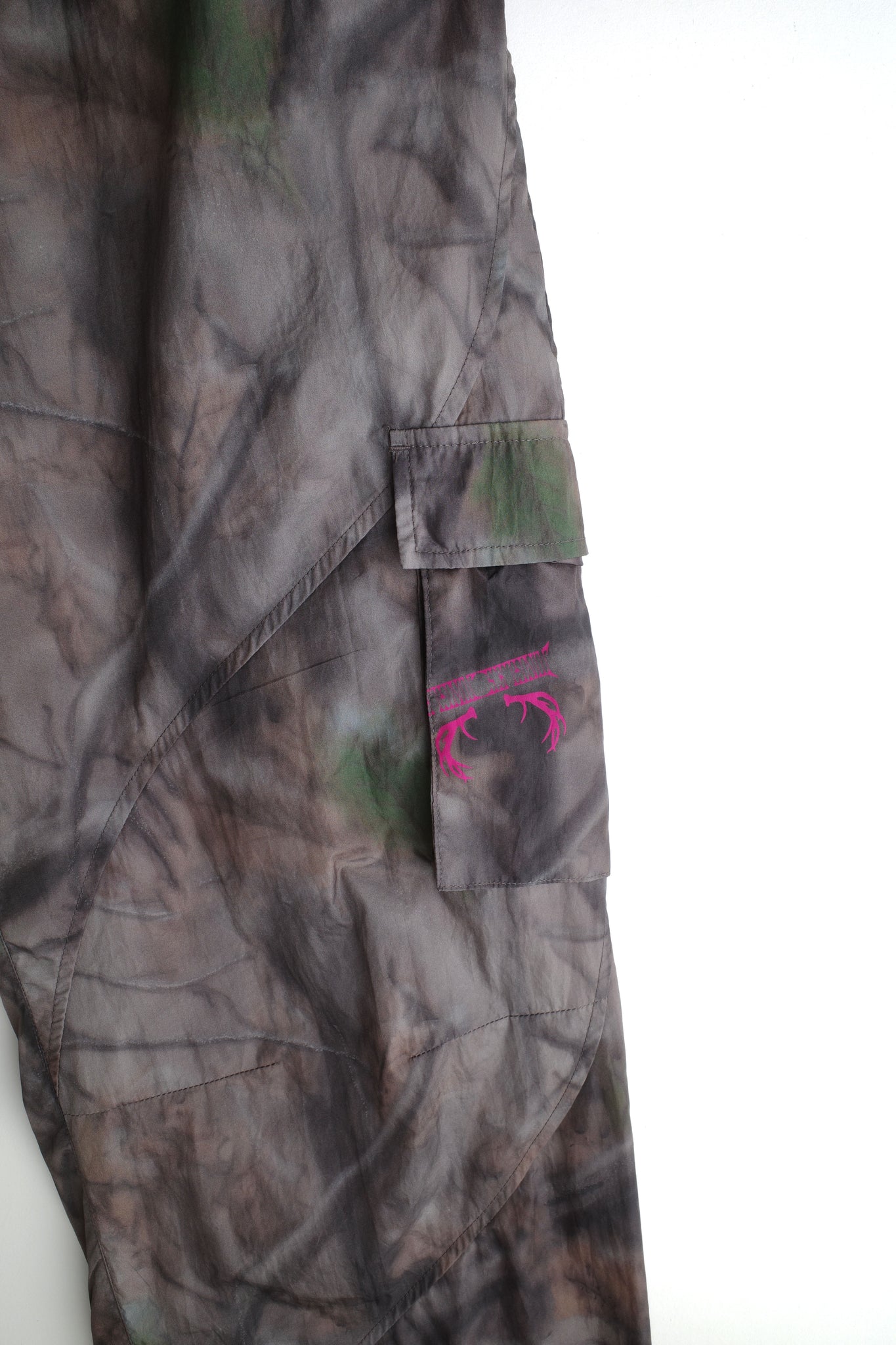 JUNGLES JUNGLES - Fake Tree Camo Parachute Pant